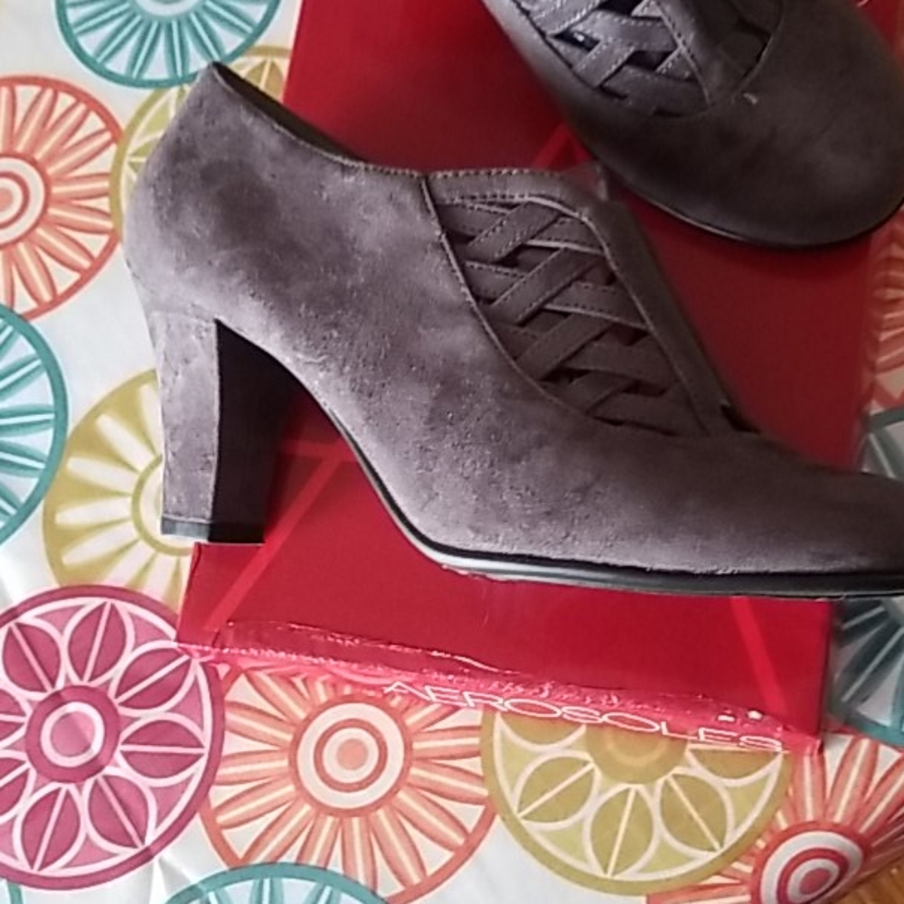 Pumps - Picture 3 of 6